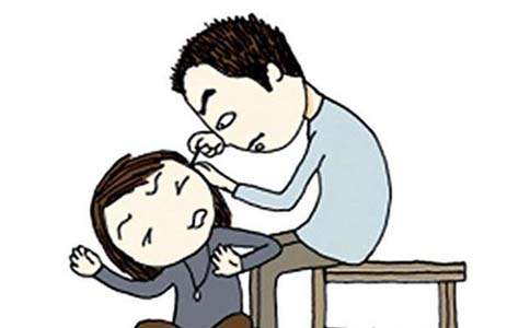 耳朵上长了个疙瘩